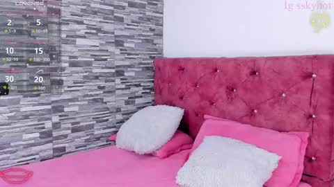 Snapshot of skyhotgirl chatting on 10-09-25, 07:12 Sky online show from 10-09-25, 07:12