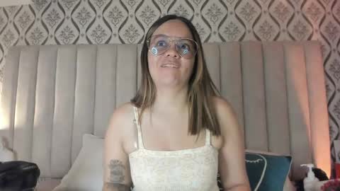 Snapshot of skyjunne chatting on 03-23-26, 05:06 Sky June online show from 03-23-26, 05:06