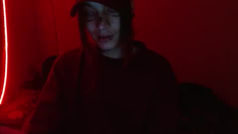 Snapshot of skykar chatting on 11-19-25, 04:34 reep online show from 11-19-25, 04:34