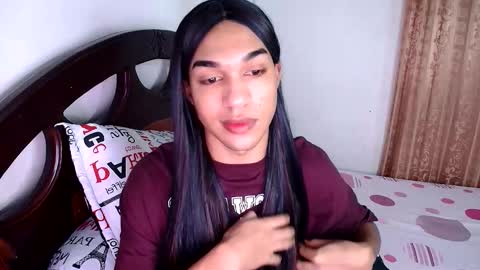 Snapshot of skylarg555 chatting on 10-19-25, 03:18 skyla online show from 10-19-25, 03:18