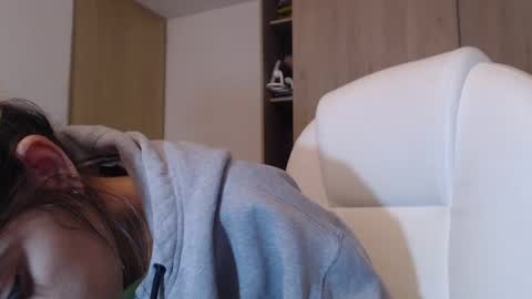 Snapshot of skyler1195 chatting on 12-22-24, 04:50 Skyler online show from 12-22-24, 04:50