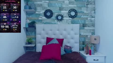 Snapshot of skyler_naomi chatting on 05-12-26, 01:41 skyler_naomi online show from 05-12-26, 01:41