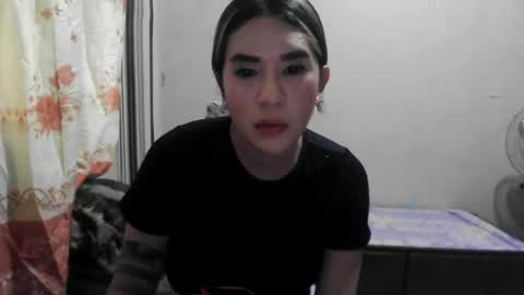Snapshot of skylerfox90210 chatting on 06-17-26, 12:35 Skylersworld online show from 06-17-26, 12:35