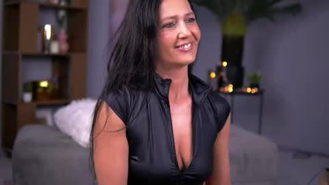 Snapshot of skylerlune chatting on 04-23-26, 03:52 Skyler online show from 04-23-26, 03:52