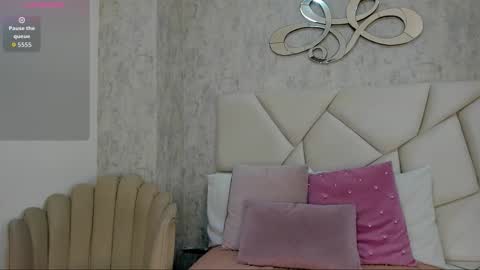 Snapshot of skylerwhite02 chatting on 11-05-25, 08:09 Skyler online show from 11-05-25, 08:09