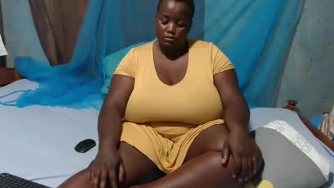 Snapshot of skylla07 chatting on 03-05-25, 12:33 sheliah online show from 03-05-25, 12:33