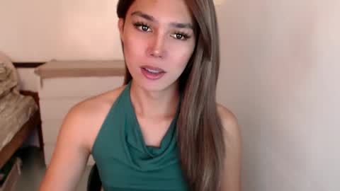 Snapshot of skyllerkent chatting on 10-29-25, 02:14 Sky online show from 10-29-25, 02:14