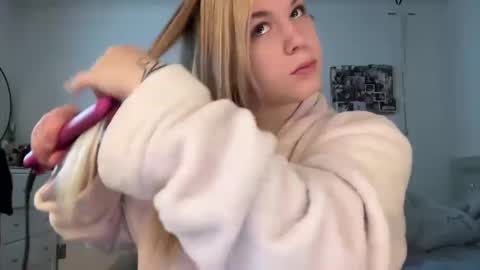 Snapshot of skymay777 chatting on 10-14-25, 05:03 skymay777 online show from 10-14-25, 05:03