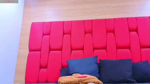 Snapshot of skynny_horney chatting on 10-23-25, 08:51 Skynny online show from 10-23-25, 08:51