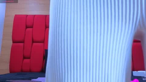 Snapshot of skynny_horney chatting on 11-05-25, 08:53 Skynny online show from 11-05-25, 08:53