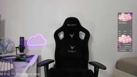 Snapshot of skyqueeni chatting on 11-27-25, 08:49 Nastya online show from 11-27-25, 08:49