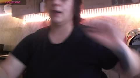 Snapshot of skysupernova chatting on 11-29-25, 08:28 Sky online show from 11-29-25, 08:28