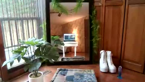 Sky Winters online show from 11-23-25, 03:34