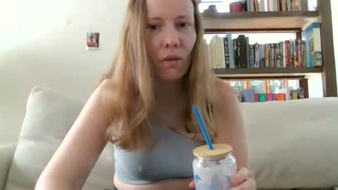 Snapshot of skywinters chatting on 05-03-26, 01:39 Sky Winters online show from 05-03-26, 01:39