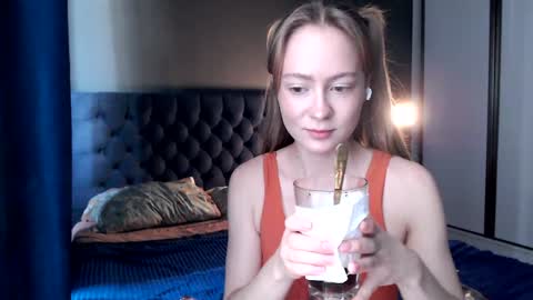 Snapshot of slemgem chatting on 10-24-25, 08:11 Slemgem Amy friends online show from 10-24-25, 08:11