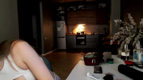 Snapshot of slemgem chatting on 11-18-25, 06:51 Slemgem Amy friends online show from 11-18-25, 06:51