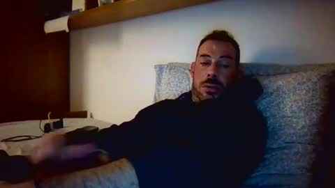 Snapshot of slevin1983 chatting on 02-09-25, 02:40 slevin online show from 02-09-25, 02:40