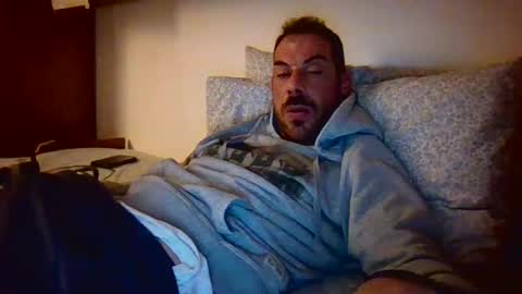 Snapshot of slevin1983 chatting on 02-11-25, 06:44 slevin online show from 02-11-25, 06:44