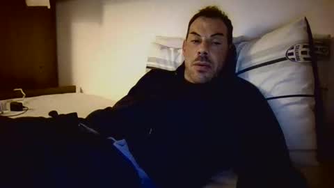 Snapshot of slevin1983 chatting on 02-25-25, 08:51 slevin online show from 02-25-25, 08:51