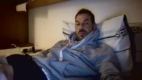 Snapshot of slevin1983 chatting on 03-07-25, 12:04 slevin online show from 03-07-25, 12:04