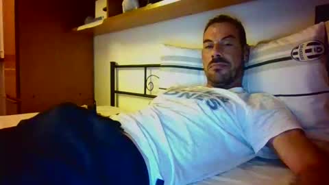 Snapshot of slevin1983 chatting on 09-14-25, 11:48 slevin online show from 09-14-25, 11:48