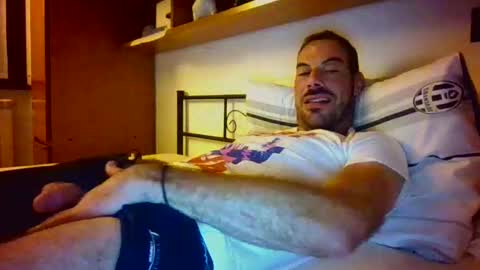 Snapshot of slevin1983 chatting on 09-15-25, 11:38 slevin online show from 09-15-25, 11:38