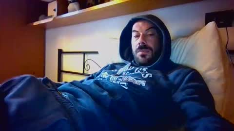 Snapshot of slevin1983 chatting on 10-05-25, 02:15 slevin online show from 10-05-25, 02:15