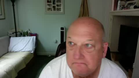 Snapshot of slick50000 chatting on 06-12-26, 01:43 slick50000 online show from 06-12-26, 01:43