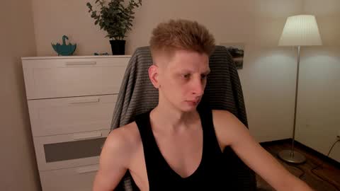 Snapshot of slim_andy chatting on 01-05-25, 10:32 Andy online show from 01-05-25, 10:32