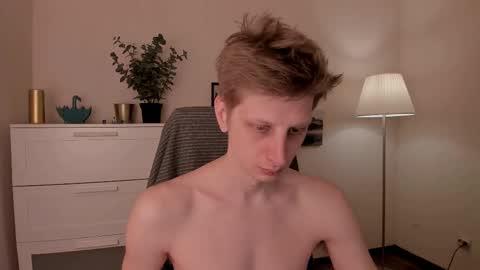 Snapshot of slim_andy chatting on 03-07-25, 10:35 Andy online show from 03-07-25, 10:35