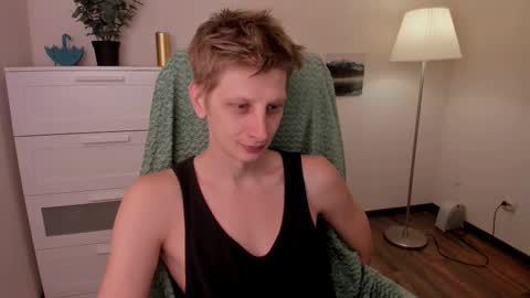 Snapshot of slim_andy chatting on 10-05-25, 10:35 Andy online show from 10-05-25, 10:35