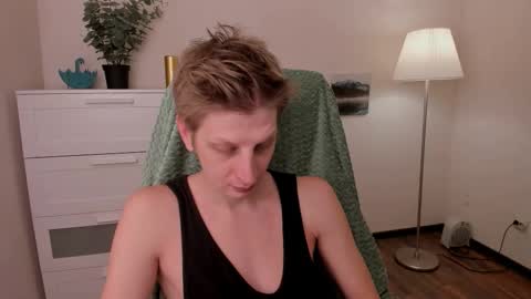 Snapshot of slim_andy chatting on 10-17-25, 07:33 Andy online show from 10-17-25, 07:33