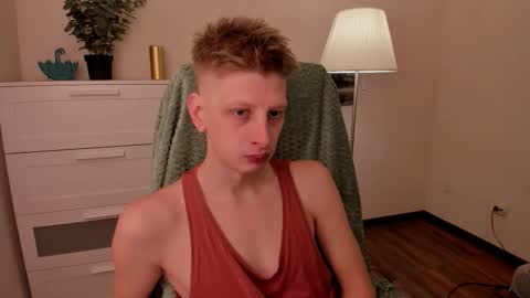 Snapshot of slim_andy chatting on 11-07-25, 07:30 Andy online show from 11-07-25, 07:30