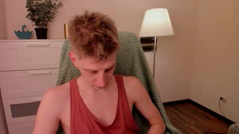 Snapshot of slim_andy chatting on 11-08-25, 10:15 Andy online show from 11-08-25, 10:15