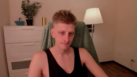 Snapshot of slim_andy chatting on 11-09-25, 08:18 Andy online show from 11-09-25, 08:18