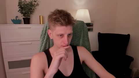 Snapshot of slim_andy chatting on 11-22-25, 08:41 Andy online show from 11-22-25, 08:41