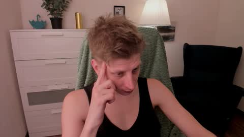 Snapshot of slim_andy chatting on 12-04-25, 08:39 Andy online show from 12-04-25, 08:39