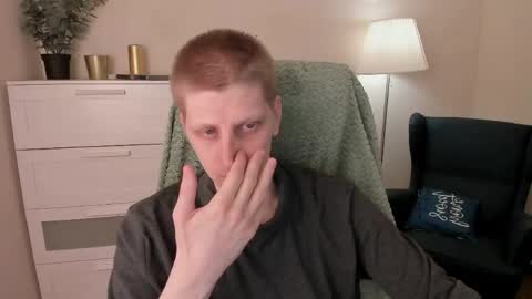 Snapshot of slim_andy chatting on 04-10-26, 08:35 Andy online show from 04-10-26, 08:35