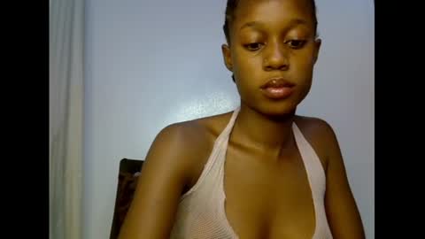 Snapshot of slim_candy12 chatting on 06-25-26, 07:35 Lily online show from 06-25-26, 07:35