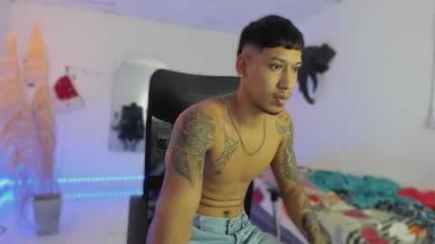 Snapshot of slim_master12 chatting on 12-13-25, 11:10 slim_master12 online show from 12-13-25, 11:10