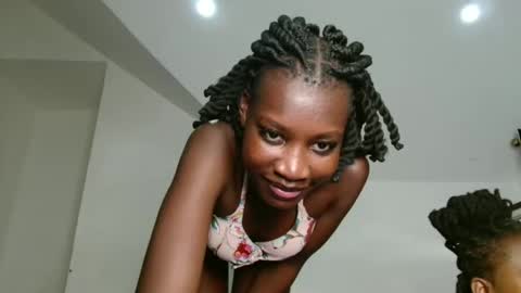 Snapshot of slim_pearl_ chatting on 10-10-25, 03:55 Pearl online show from 10-10-25, 03:55