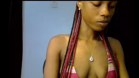 Snapshot of slim_petitqueen chatting on 11-18-25, 11:25 Alice online show from 11-18-25, 11:25