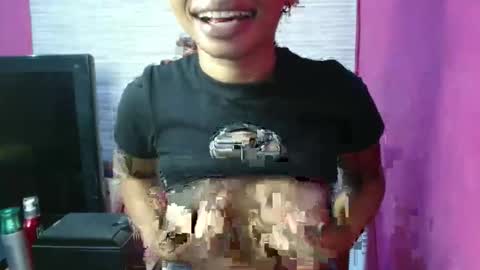 Snapshot of slimass31 chatting on 04-18-26, 04:44 slimass31 online show from 04-18-26, 04:44