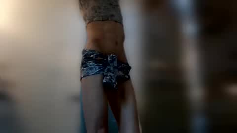 Snapshot of slimnsexy333371769 chatting on 05-24-26, 08:36 slimnsexy4u online show from 05-24-26, 08:36