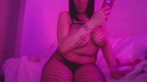 SlipNmyWetty online show from 03-06-25, 05:33