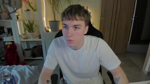 Snapshot of slippery_baby chatting on 02-08-25, 09:56 Mila online show from 02-08-25, 09:56