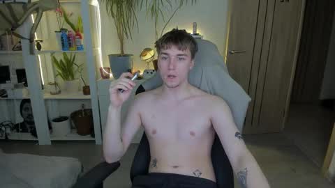 Snapshot of slippery_baby chatting on 02-24-25, 05:20 Mila online show from 02-24-25, 05:20