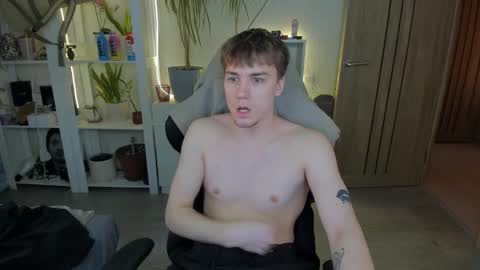 Snapshot of slippery_baby chatting on 02-25-25, 02:54 Mila online show from 02-25-25, 02:54