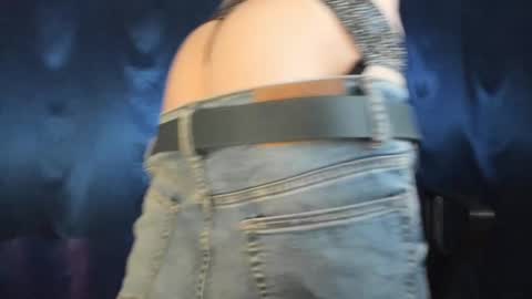 Snapshot of slippery_thighs chatting on 12-23-24, 10:42 slippery thighs online show from 12-23-24, 10:42