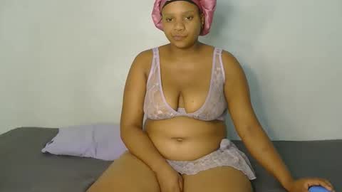 Snapshot of slipperylipsx chatting on 06-01-26, 07:15 slipperylipsx online show from 06-01-26, 07:15